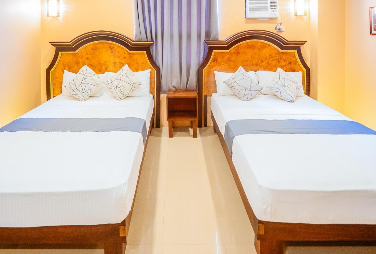Reddoorz Plus @ Hotel Platinum Occidental Mindoro Сан-Хосе Екстер'єр фото