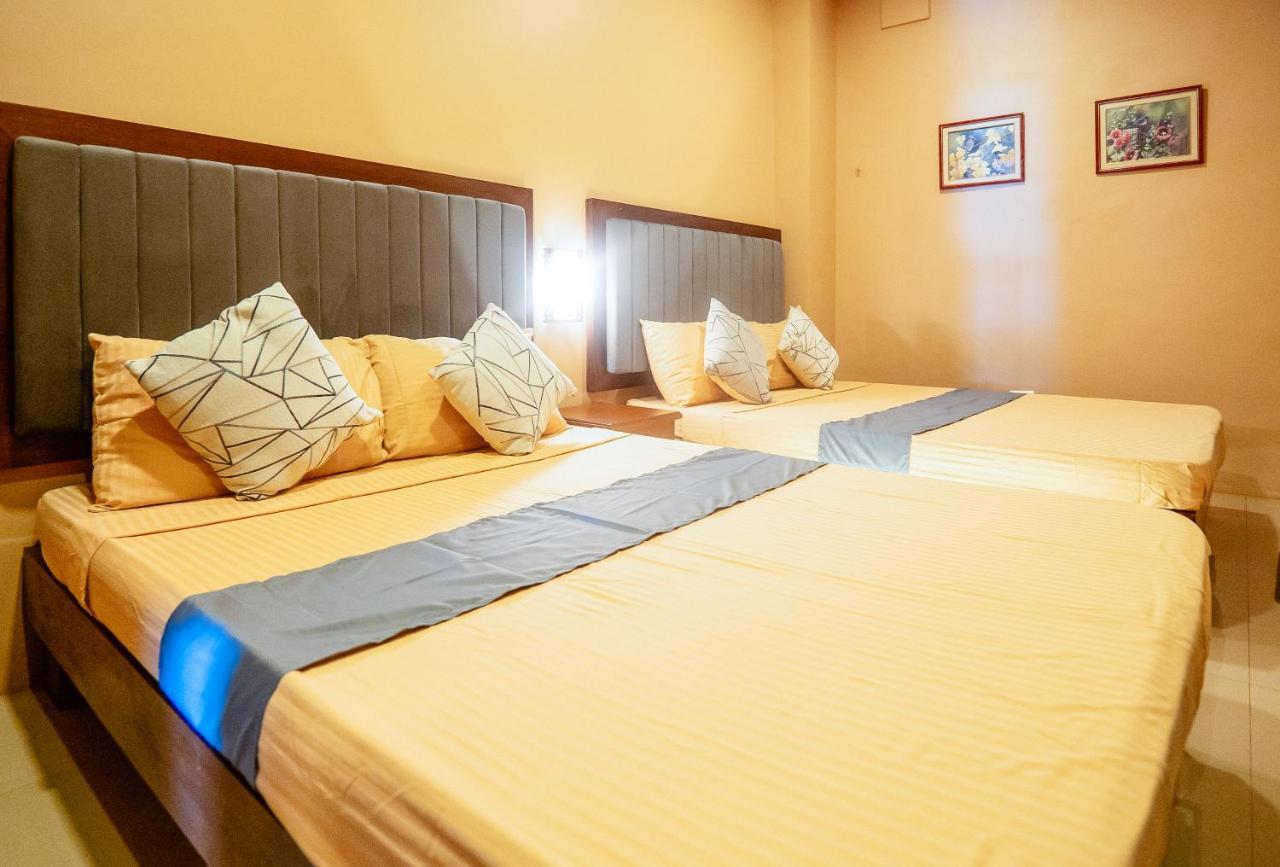 Reddoorz Plus @ Hotel Platinum Occidental Mindoro Сан-Хосе Екстер'єр фото